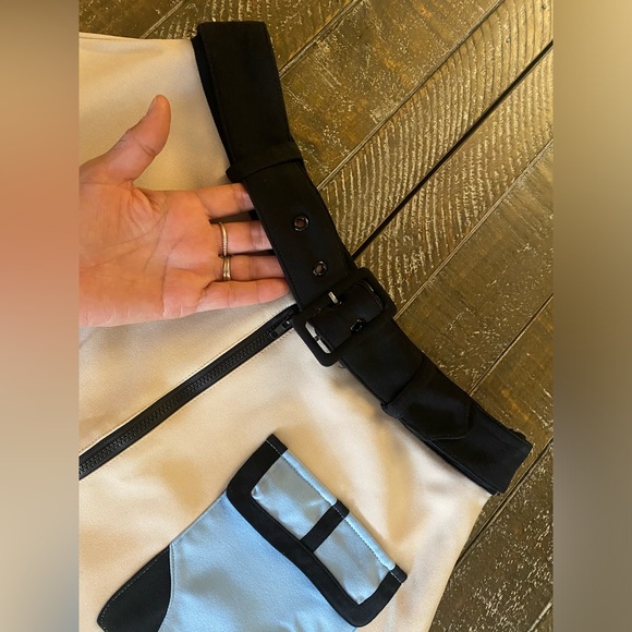 Funky & Cool Mini😎💙 - Picture 4 of 7